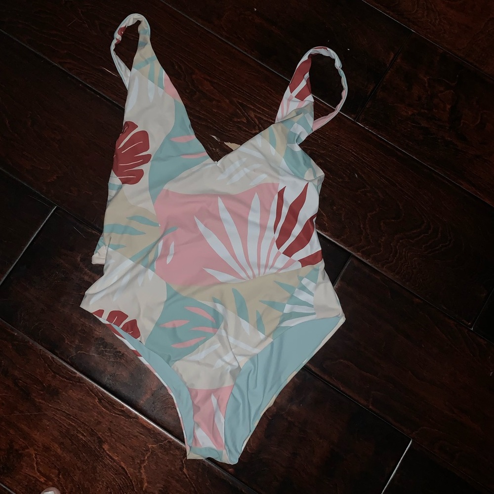 Swim suit one piece